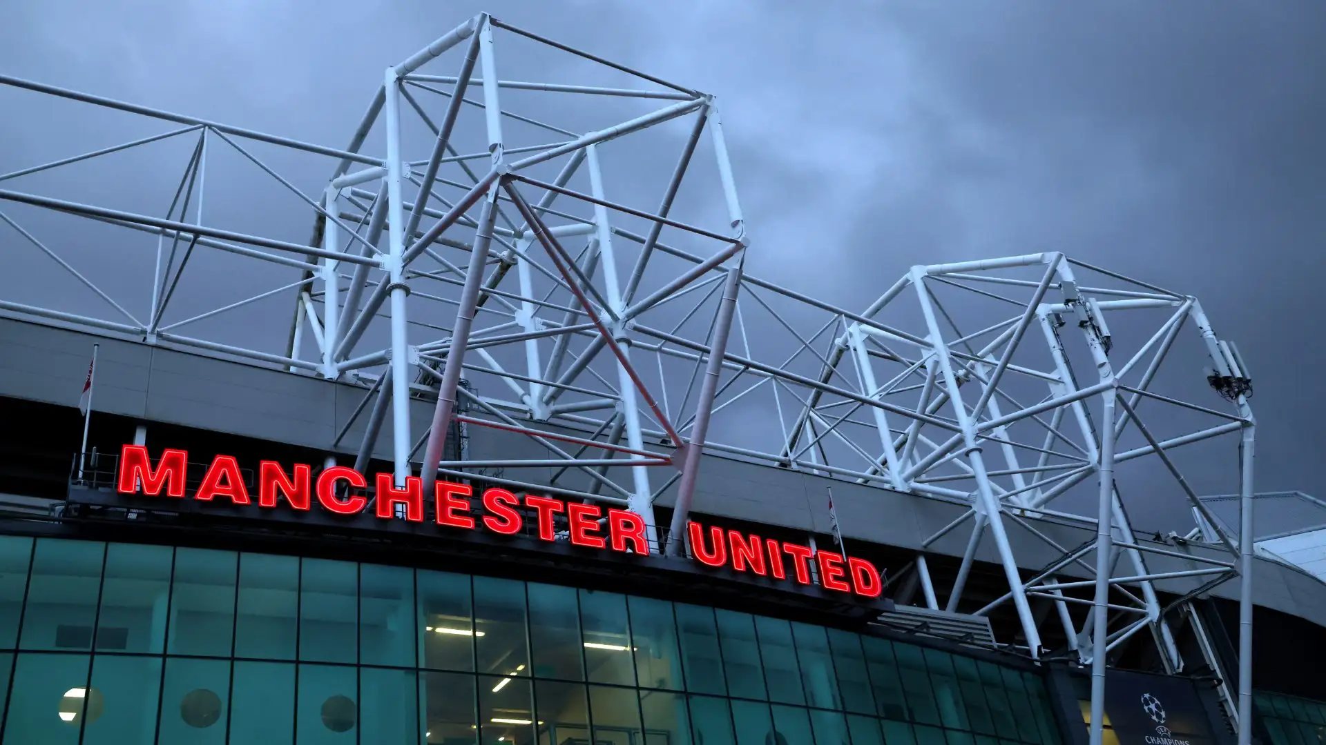 Manchester United’s Debt Surpasses £1bn Amid Transfer Spending and On-Field Struggles